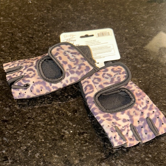 Leopard Print Womans Workout Fingerless Gloves - Picture 1 of 1
